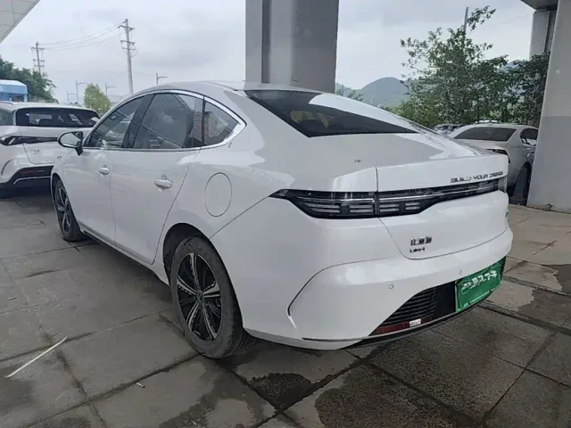 BYD Destroyer 05 2022 DM-i 55KM Premium — Фото автомобиля 4