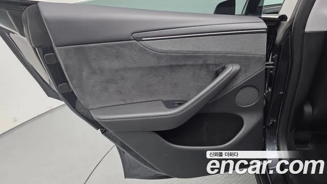 Tesla Model Y — Фото автомобиля 20