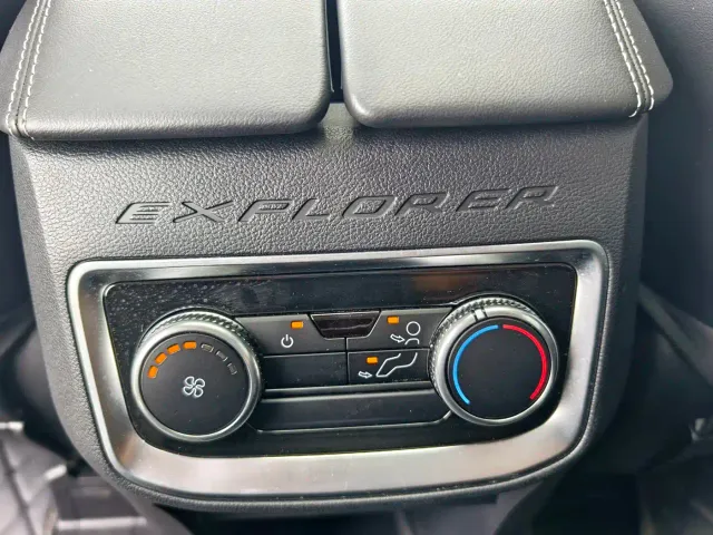 Ford Explorer — Фото автомобиля 18