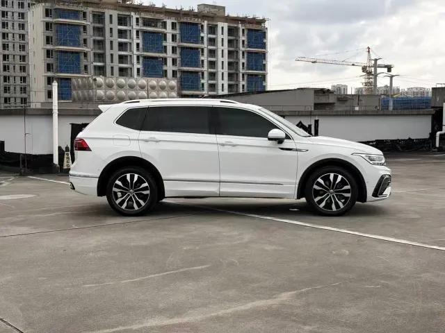 Volkswagen Tiguan L — Фото автомобиля 4
