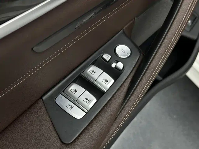BMW 5 Series — Фото автомобиля 12