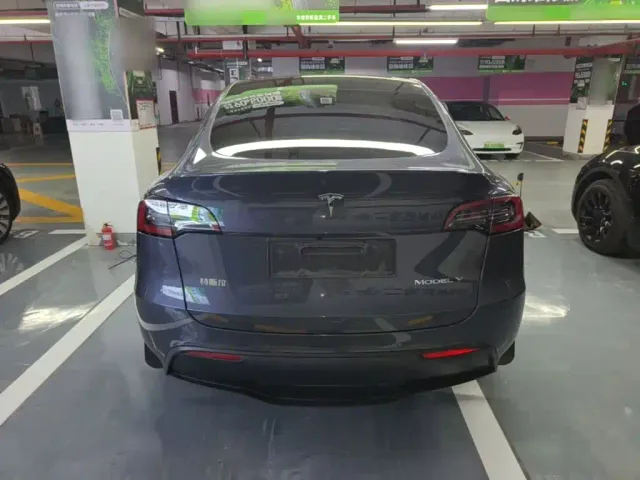 Tesla Model Y — Фото автомобиля 5