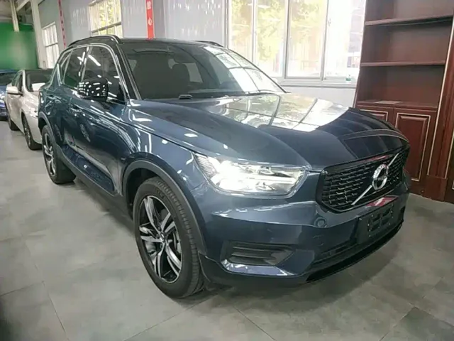 Volvo XC40 — Фото автомобиля 3