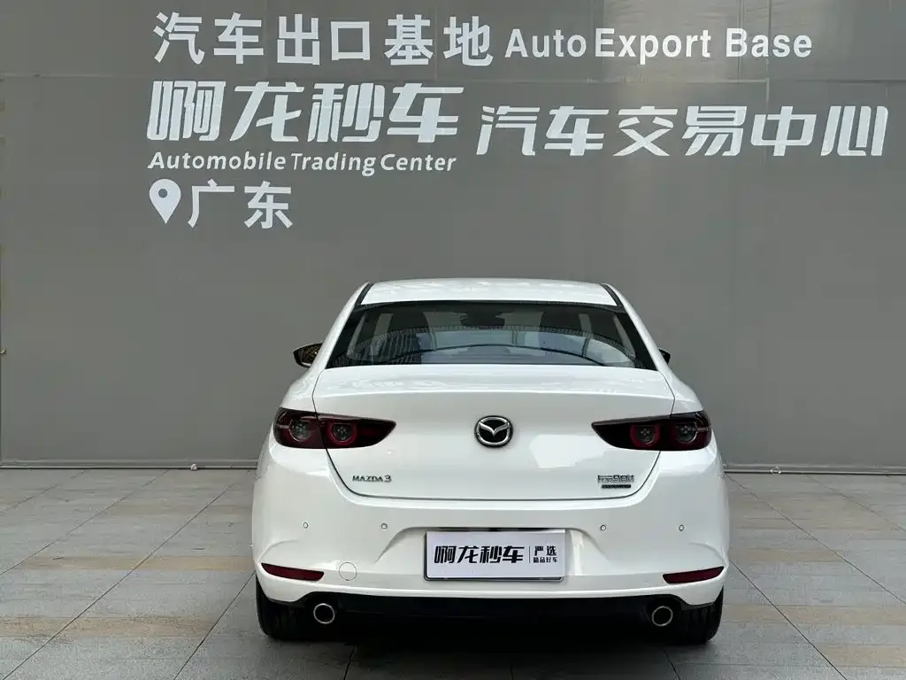 Mazda Mazda3 Axela 2021 2.0L Automatic Quality Elegance — Фото автомобиля 4