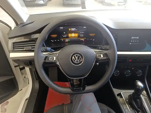 Volkswagen Lavida — Фото автомобиля 10