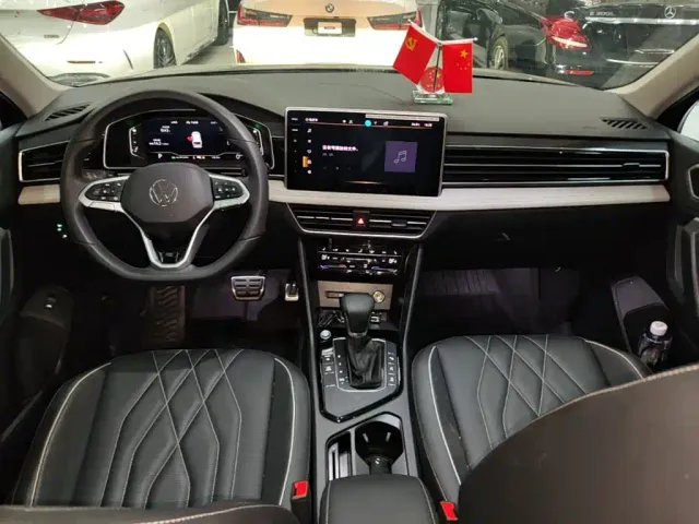 Volkswagen Tiguan L — Фото автомобиля 9