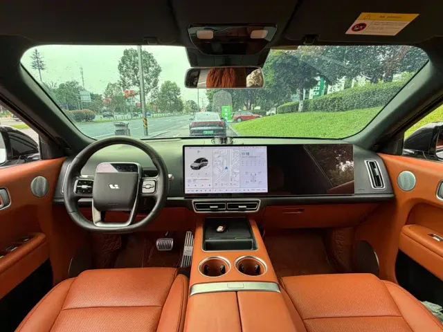 Li Auto L8 — Фото автомобиля 13