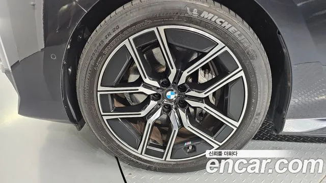 BMW i7 G70 — Фото автомобиля 5