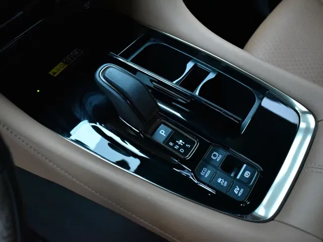 Toyota Alphard — Фото автомобиля 15