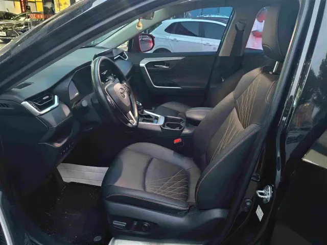 Toyota RAV4 — Фото автомобиля 5