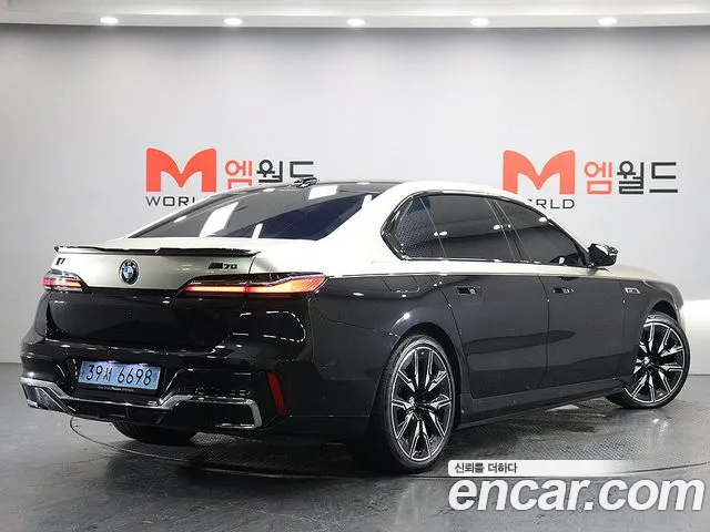 BMW i7 — Фото автомобиля 3