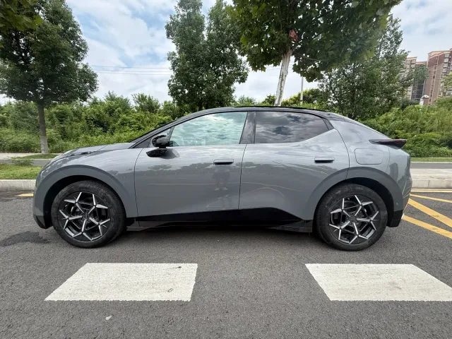 Lynk & Co Z20 — Фото автомобиля 10