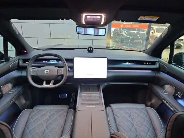 Nio ES8 — Фото автомобиля 9