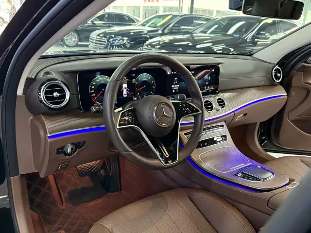 Mercedes-Benz E-Class — Фото автомобиля 6