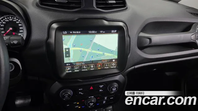 Jeep Renegade — Фото автомобиля 19