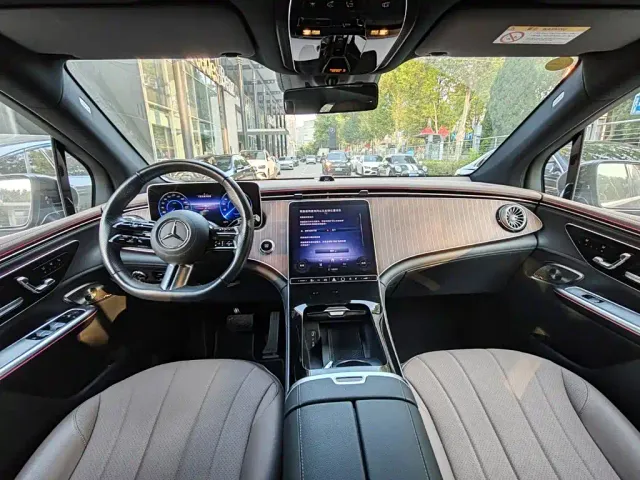 Mercedes-Benz EQE SUV — Фото автомобиля 9