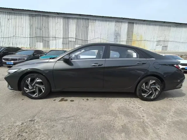 Hyundai Elantra — Фото автомобиля 9