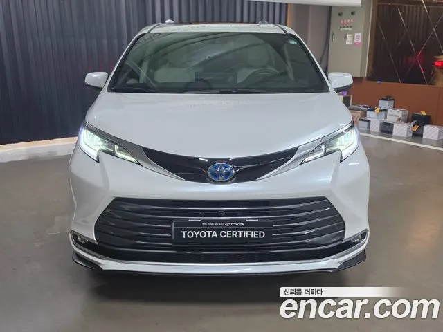 Toyota Sienna — Фото автомобиля 3