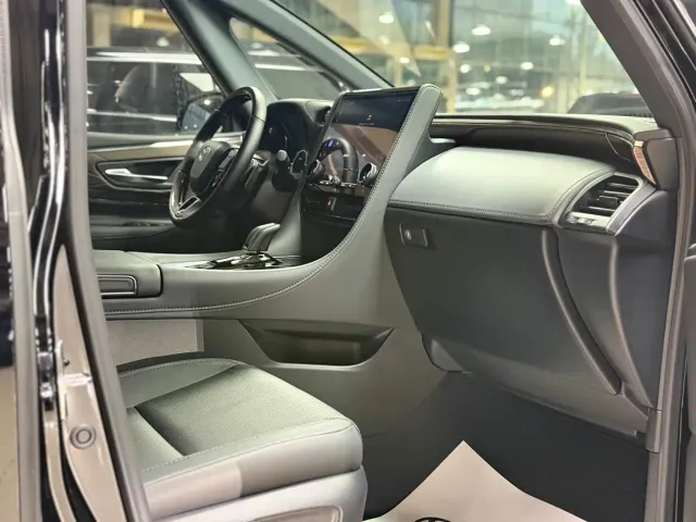 Toyota Alphard — Фото автомобиля 12