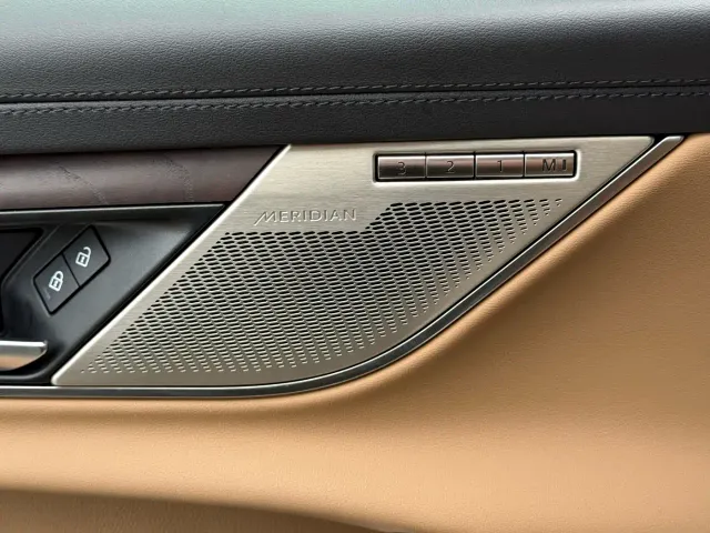 Jaguar XFL — Фото автомобиля 10