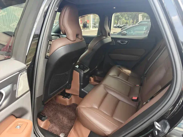 Volvo XC60 — Фото автомобиля 6