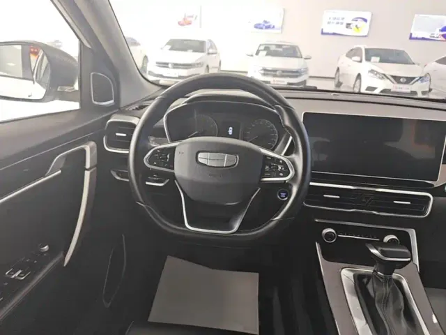 Geely Binyue — Фото автомобиля 10