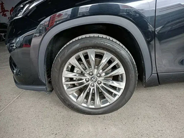 Toyota Highlander — Фото автомобиля 22