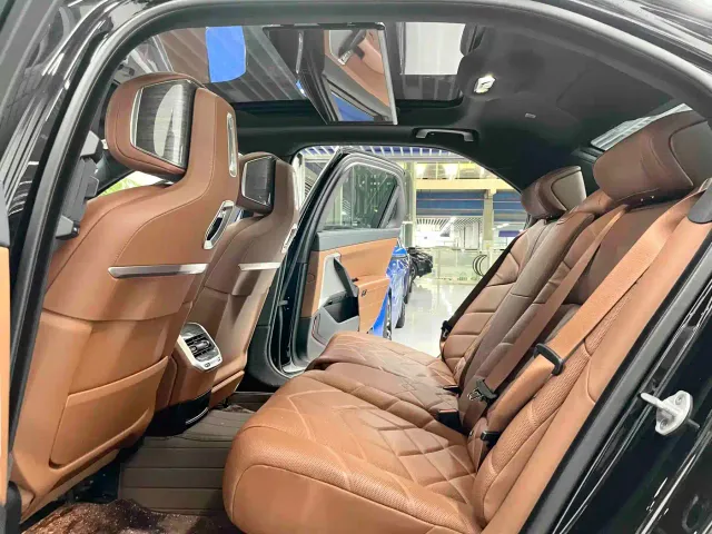 BMW 7 Series — Фото автомобиля 8