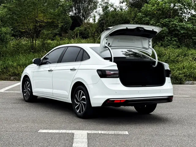 Volkswagen Lavida — Фото автомобиля 8