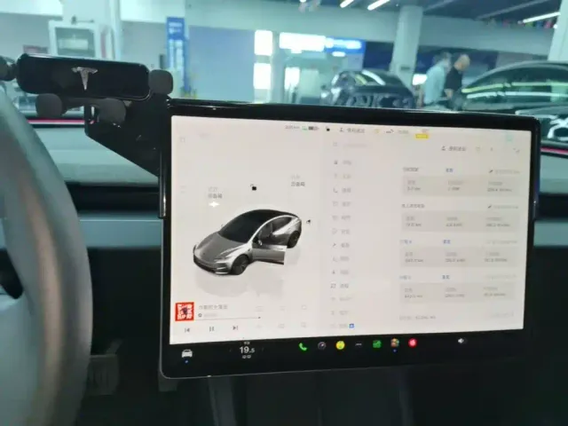 Tesla Model 3 — Фото автомобиля 13