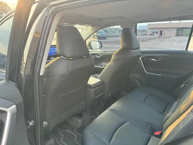 Toyota RAV4 — Фото автомобиля 10