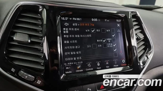 Jeep Cherokee — Фото автомобиля 16