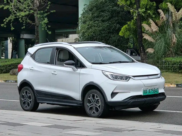BYD Yuan Pro — Фото автомобиля 3