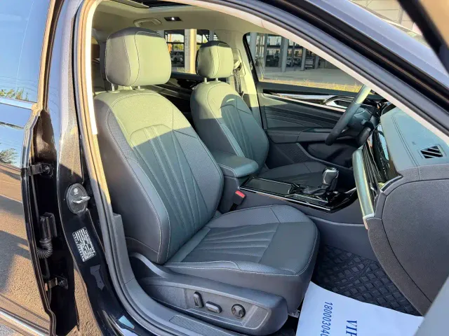 Volkswagen Passat — Фото автомобиля 12