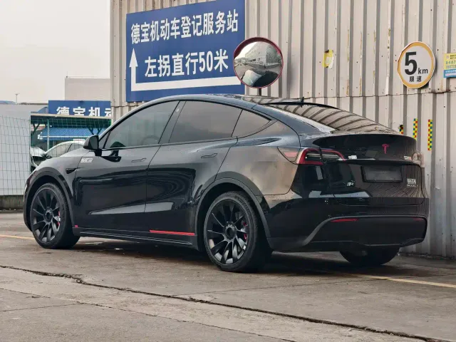 Tesla Model Y — Фото автомобиля 5