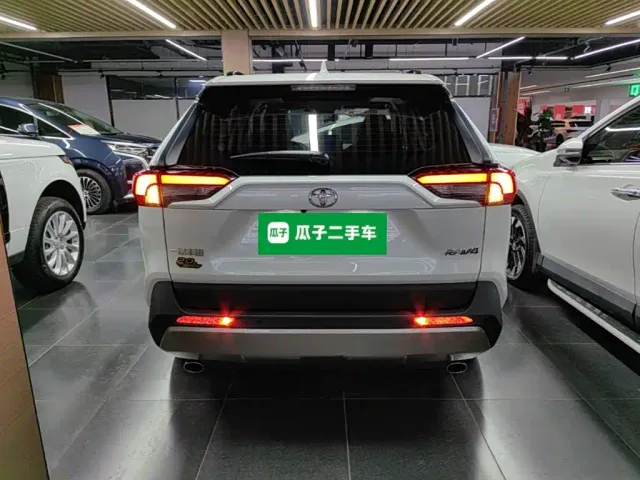Toyota RAV4 — Фото автомобиля 5