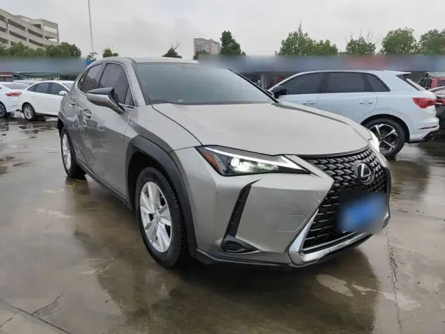 Lexus UX — Фото автомобиля 3