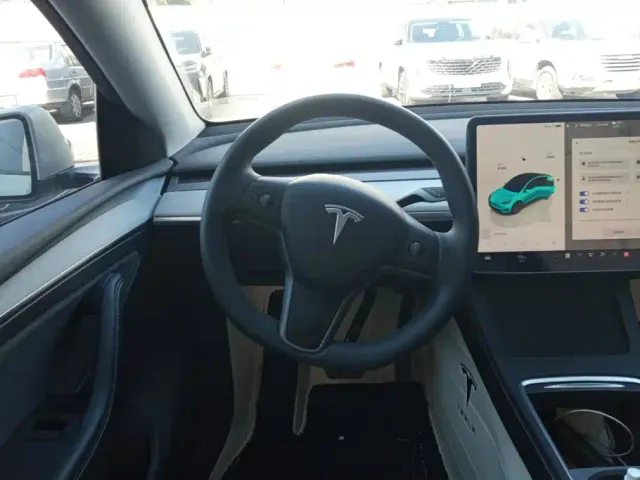Tesla Model Y — Фото автомобиля 15
