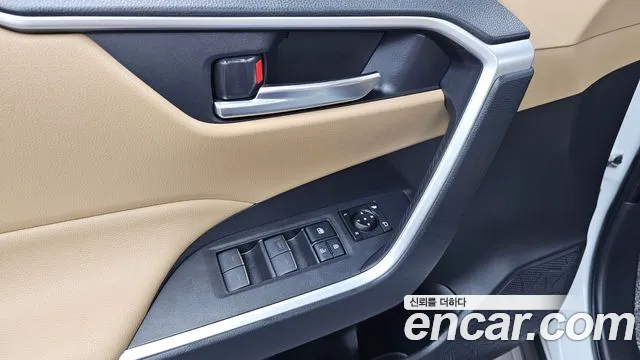 Toyota RAV4 — Фото автомобиля 25