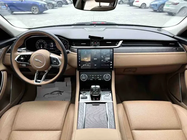 Jaguar XFL — Фото автомобиля 5
