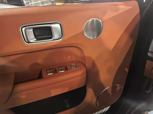 Li Auto L8 — Фото автомобиля 7