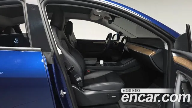 Tesla Model Y — Фото автомобиля 16