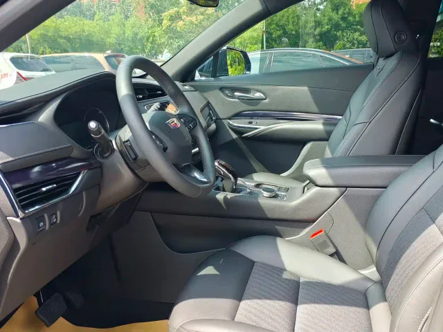 Cadillac XT4 — Фото автомобиля 7