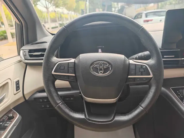 Toyota Granvia — Фото автомобиля 10