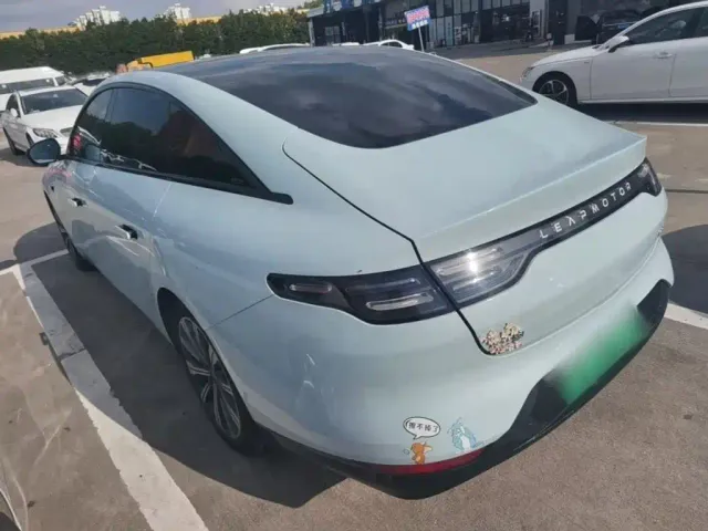 Leapmotor C01 — Фото автомобиля 4