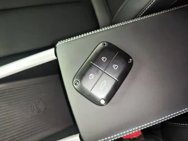 iCAR V23 — Фото автомобиля 8
