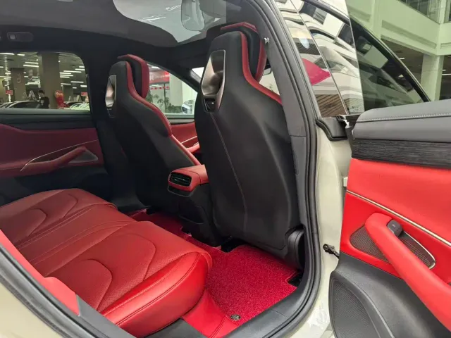 Xiaomi SU7 — Фото автомобиля 19