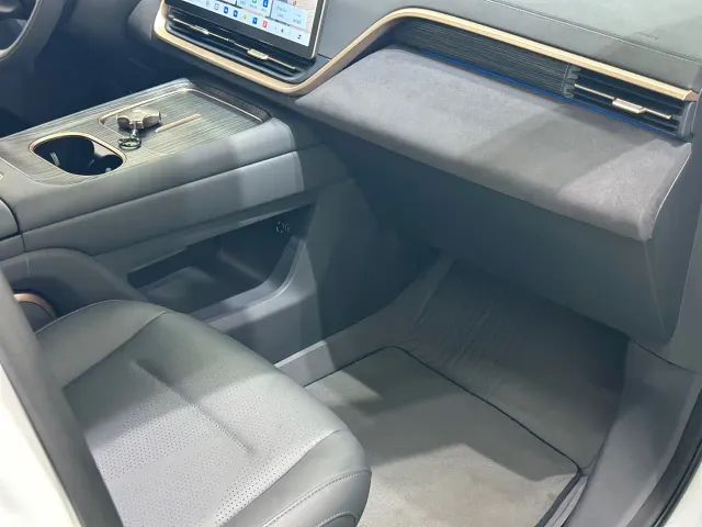 Dongfeng eπ 008 — Фото автомобиля 6