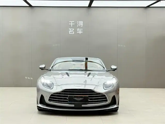 Aston Martin DB12 — Фото автомобиля 2