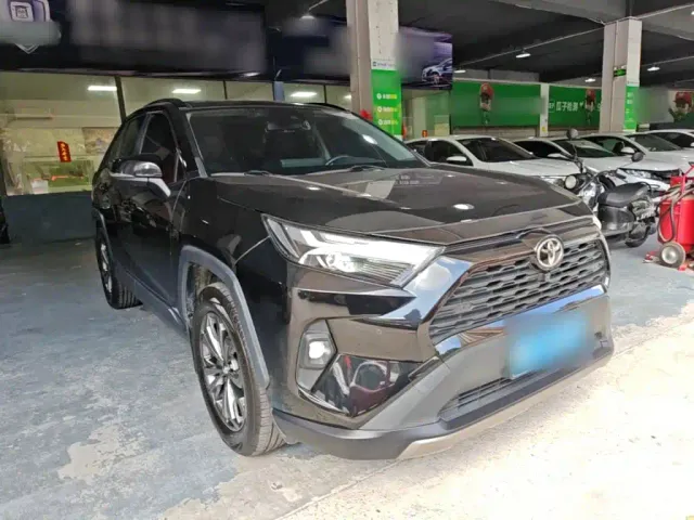 Toyota RAV4 — Фото автомобиля 3